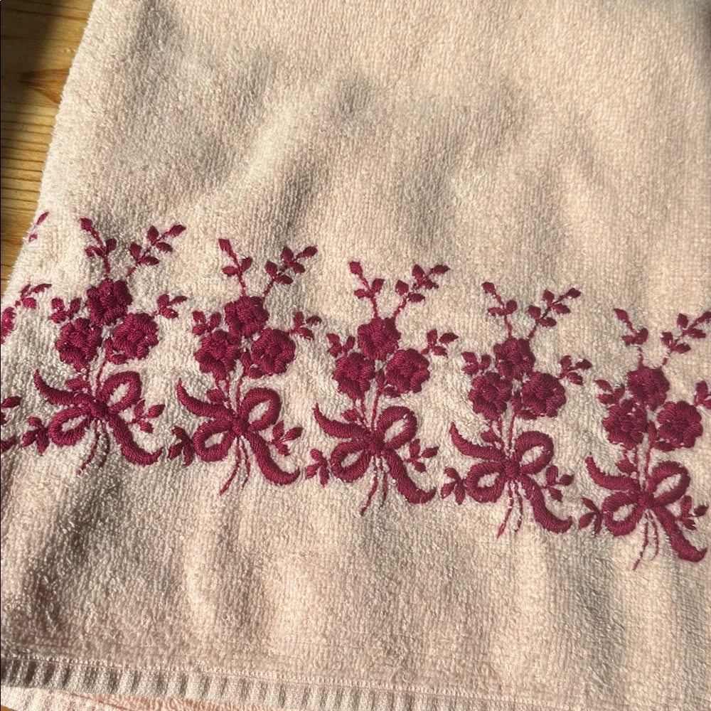 Vintage Floral Embroidery Towel